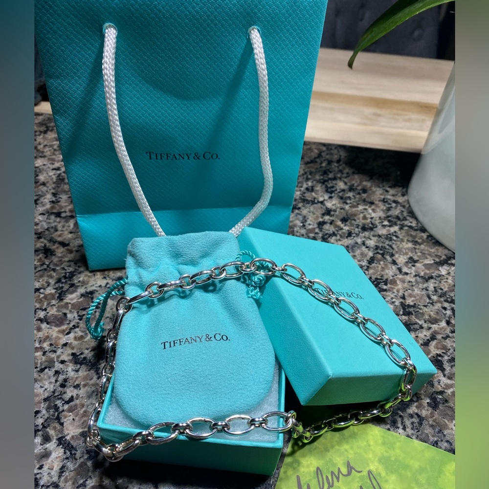 🟣SOLD🟣Tiffany & Co. oval clasping link 16” necklace
